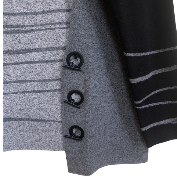 Nic+Zoe Toggle-Trimmed Asymmetric Color-Blocked Sweater - Picture 4 of 14